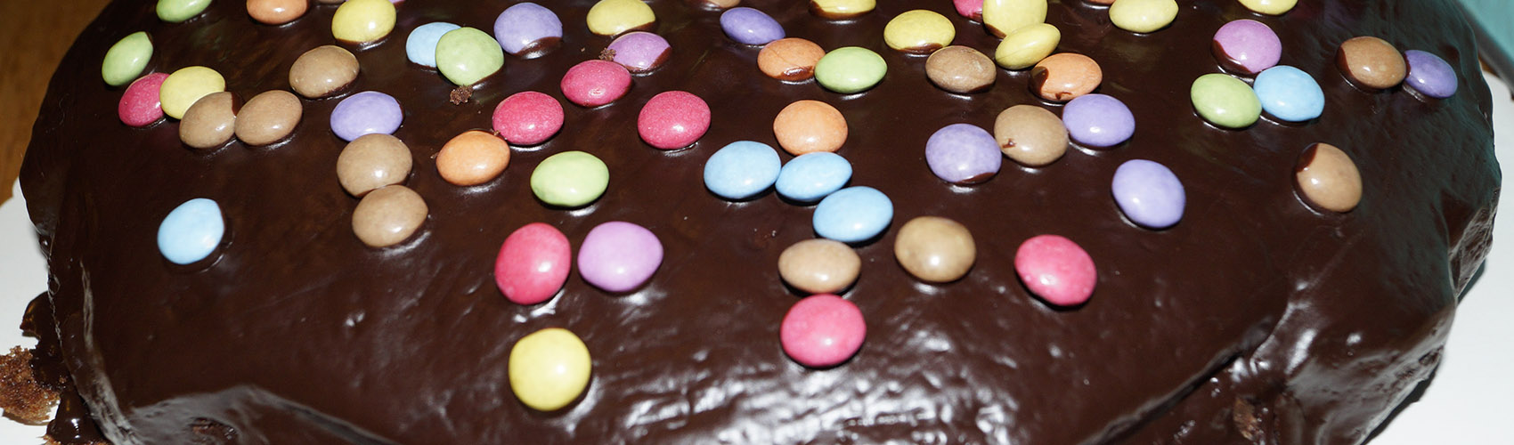 Marmorkuchen Mit Smarties Garniert Leckergebacken